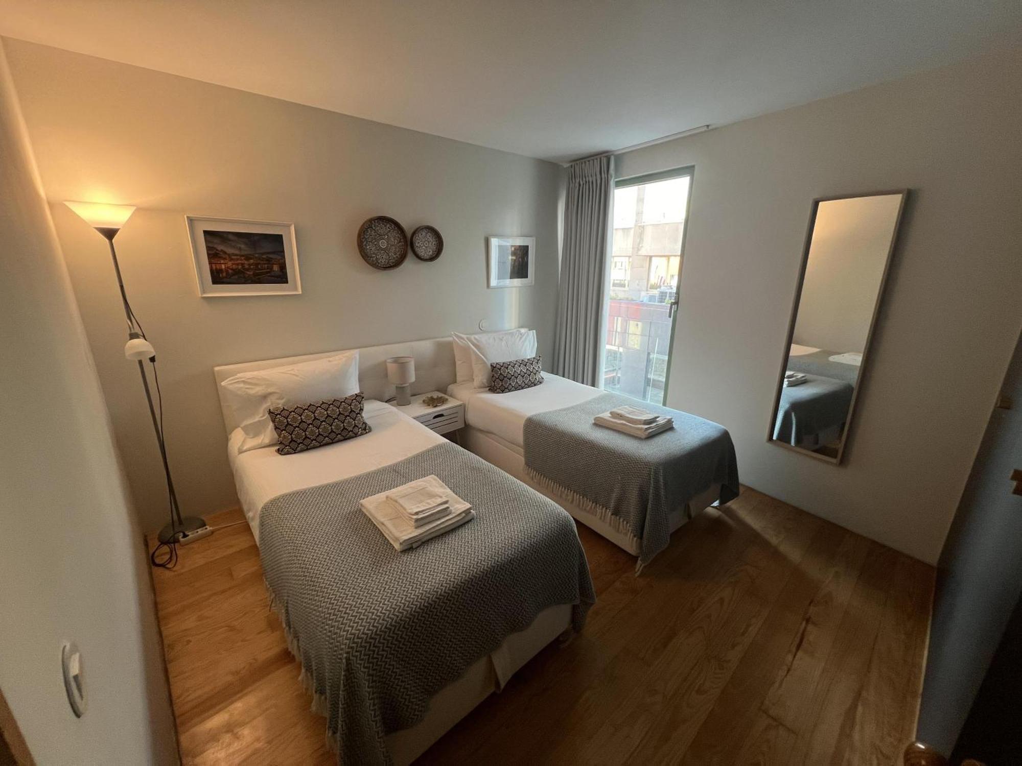 Cativo Flat - Lovely 2 Bedroom Duplex In Porto Bagian luar foto